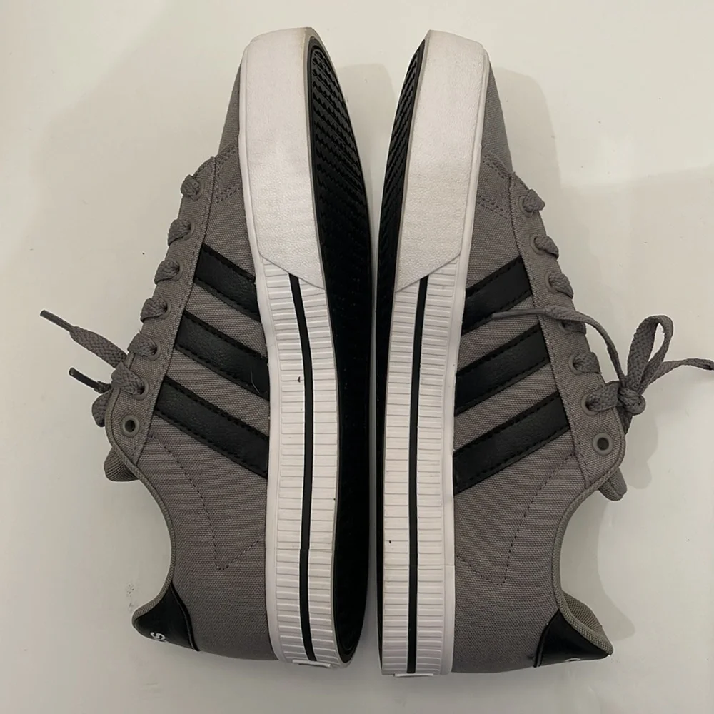 ADIDAS DAILY DOVE GREY 3.0 CASUAL SNEAKERS MENS-BOYS SIZE 6.5. WOMANS SIZE 8 - Picture 11 of 16